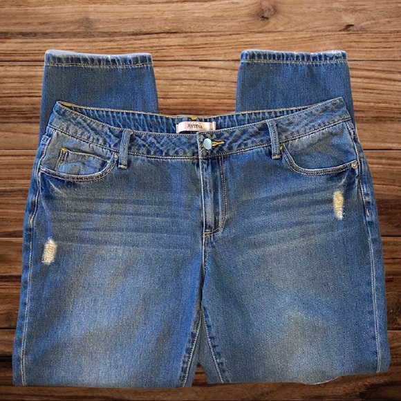 JustFab | Distressed Boyfriend Ankle Jean. - Picture 2 of 11